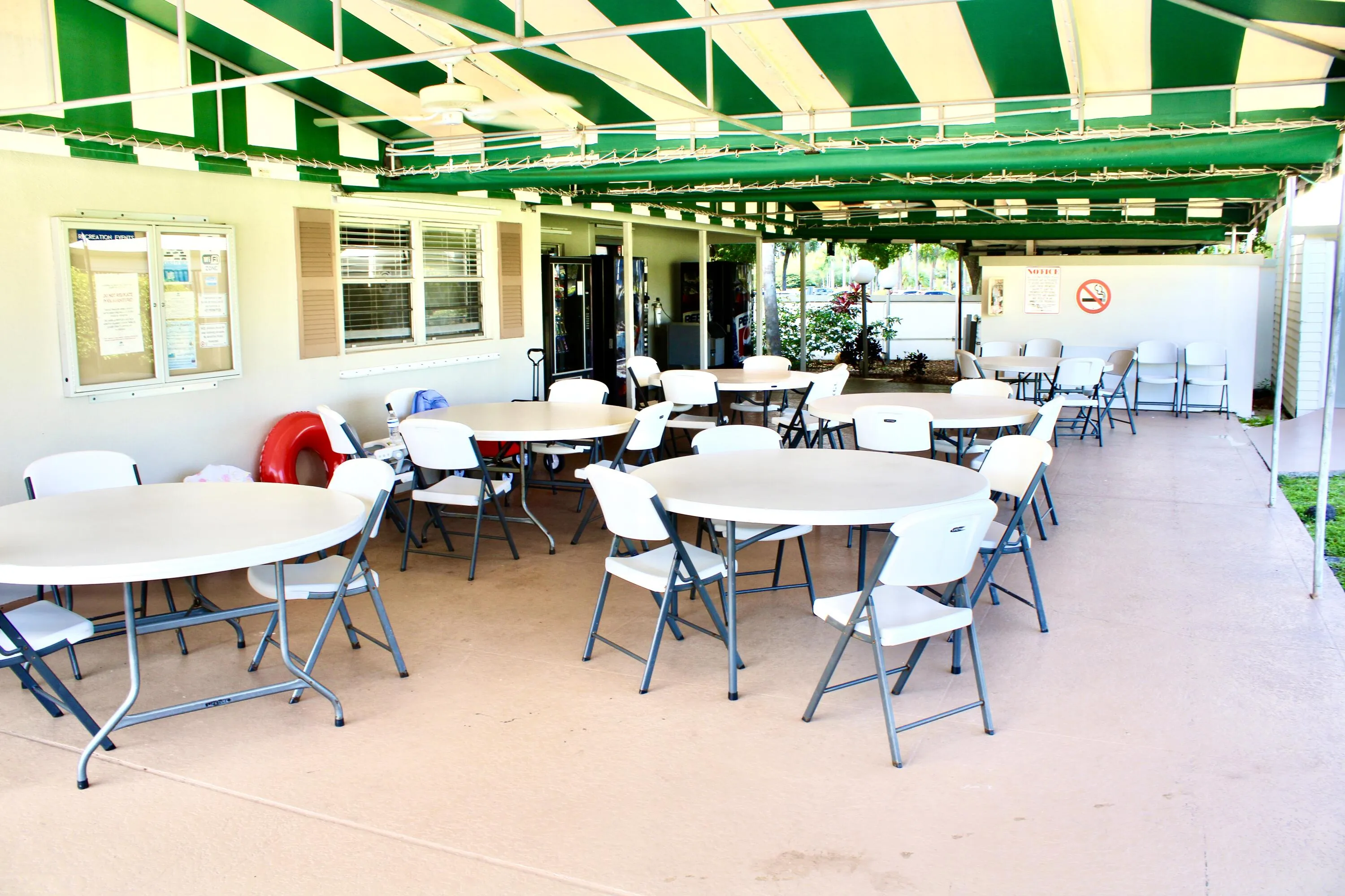 87 WYNMOOR COVERED SEATING AREAS CLOSE T