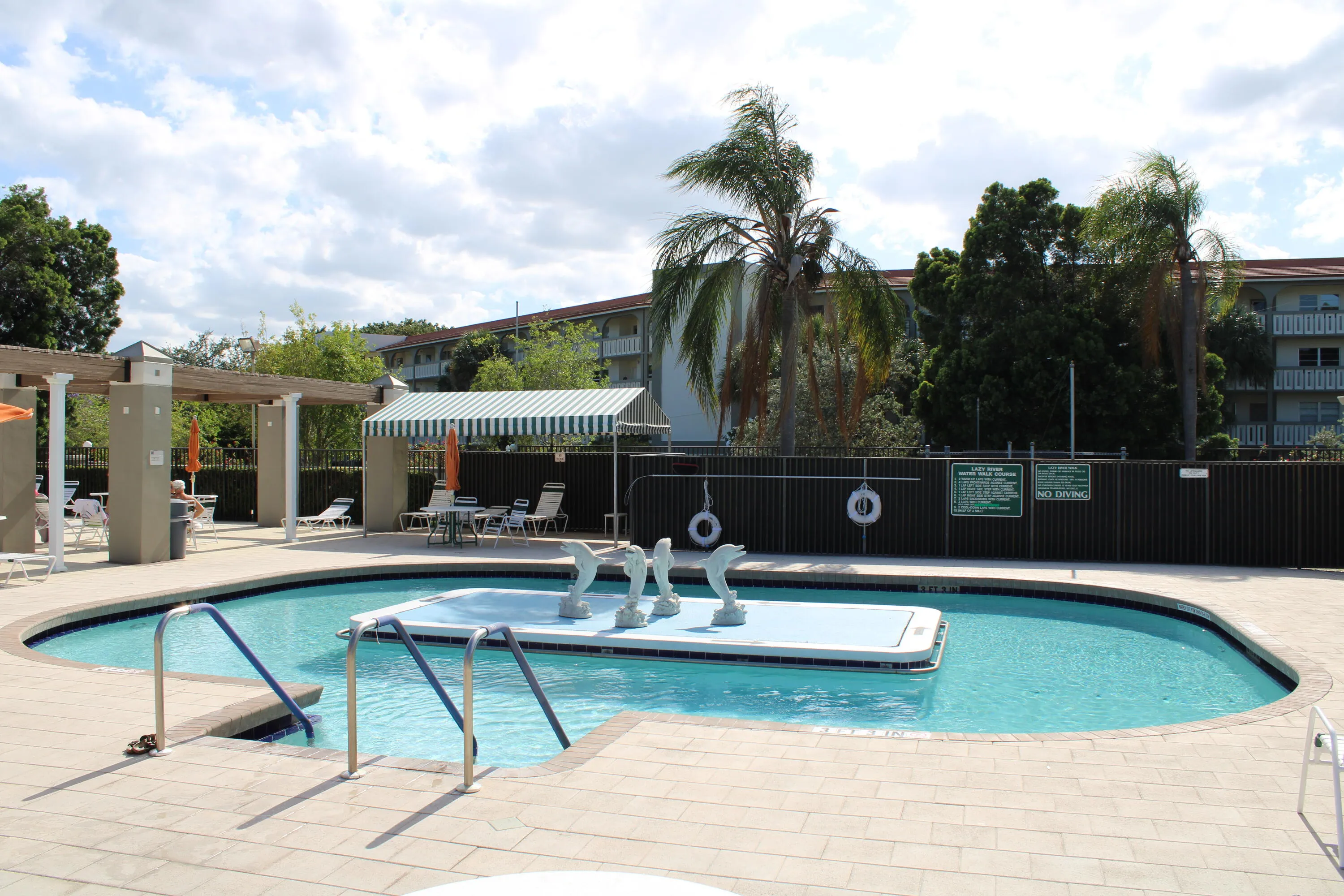 86 WYNMOOR MAIN POOL LAZY RIVER