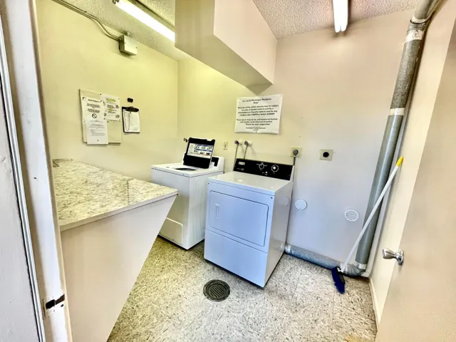 COMMON LAUNDRY ROOM AREA