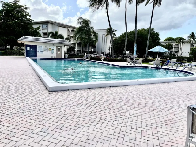 MARTINIQUE HEATED POOL