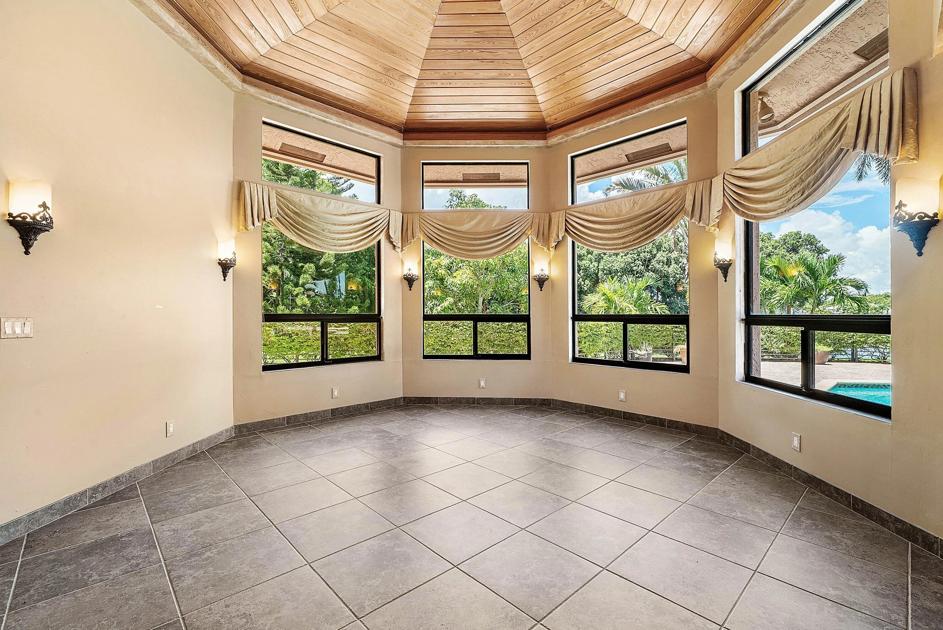 Sunny bonus room overlooking pool