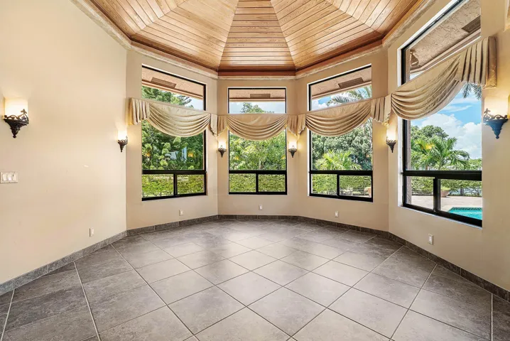 Sunny bonus room overlooking pool