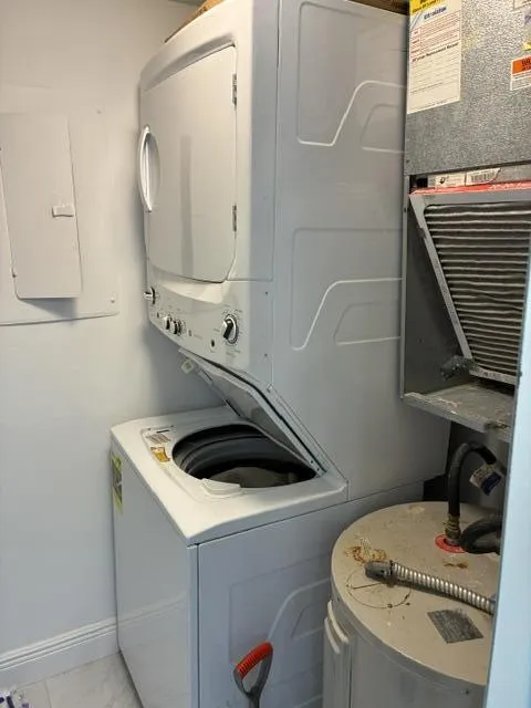 Washer/Dryer Closet in Unit