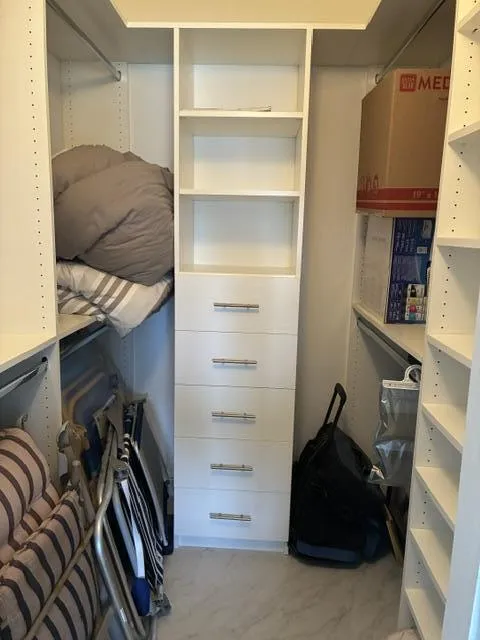 Walk-in Closet
