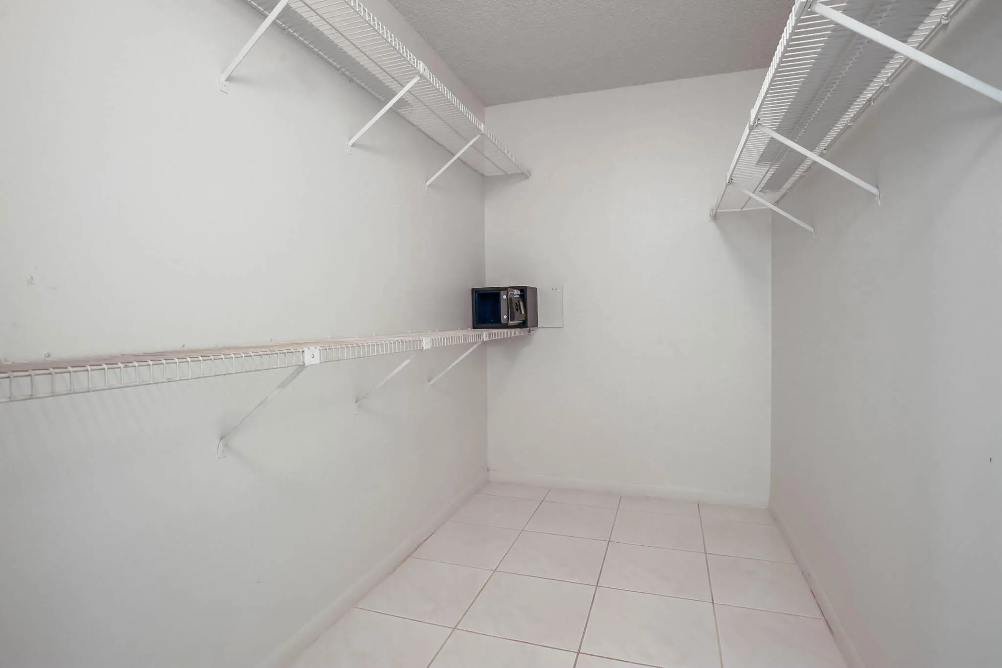 3367_Perimeter_Drive_22