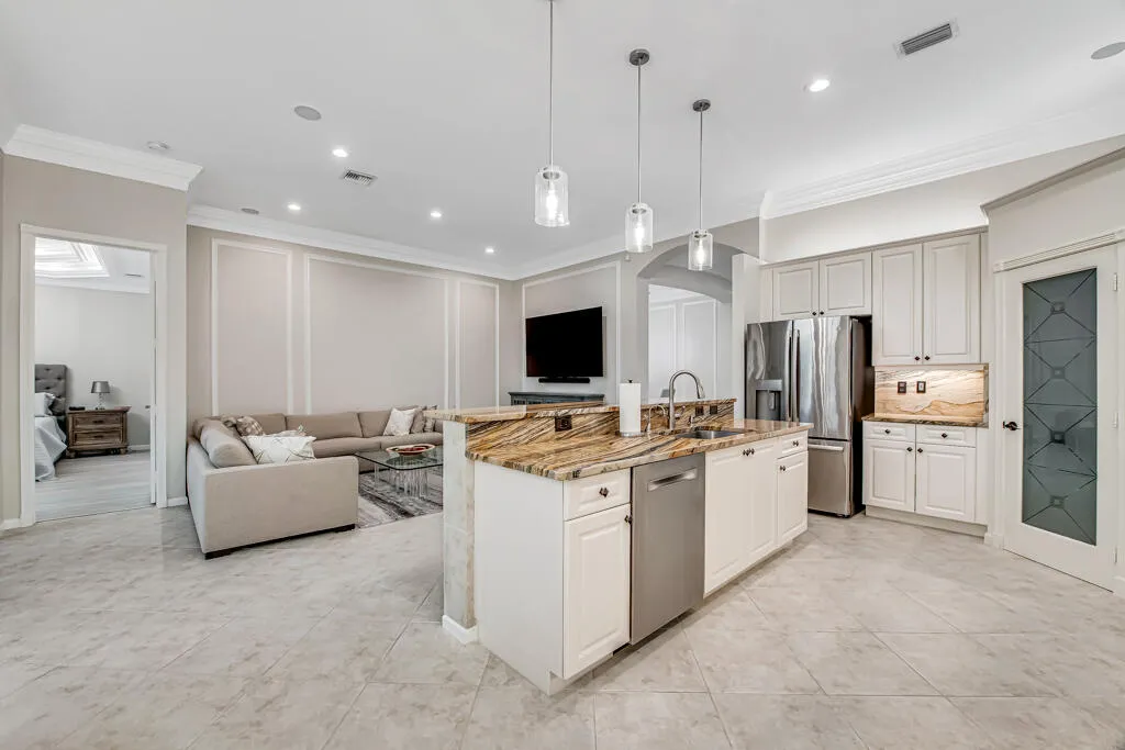 open & airy loved floorpan!
