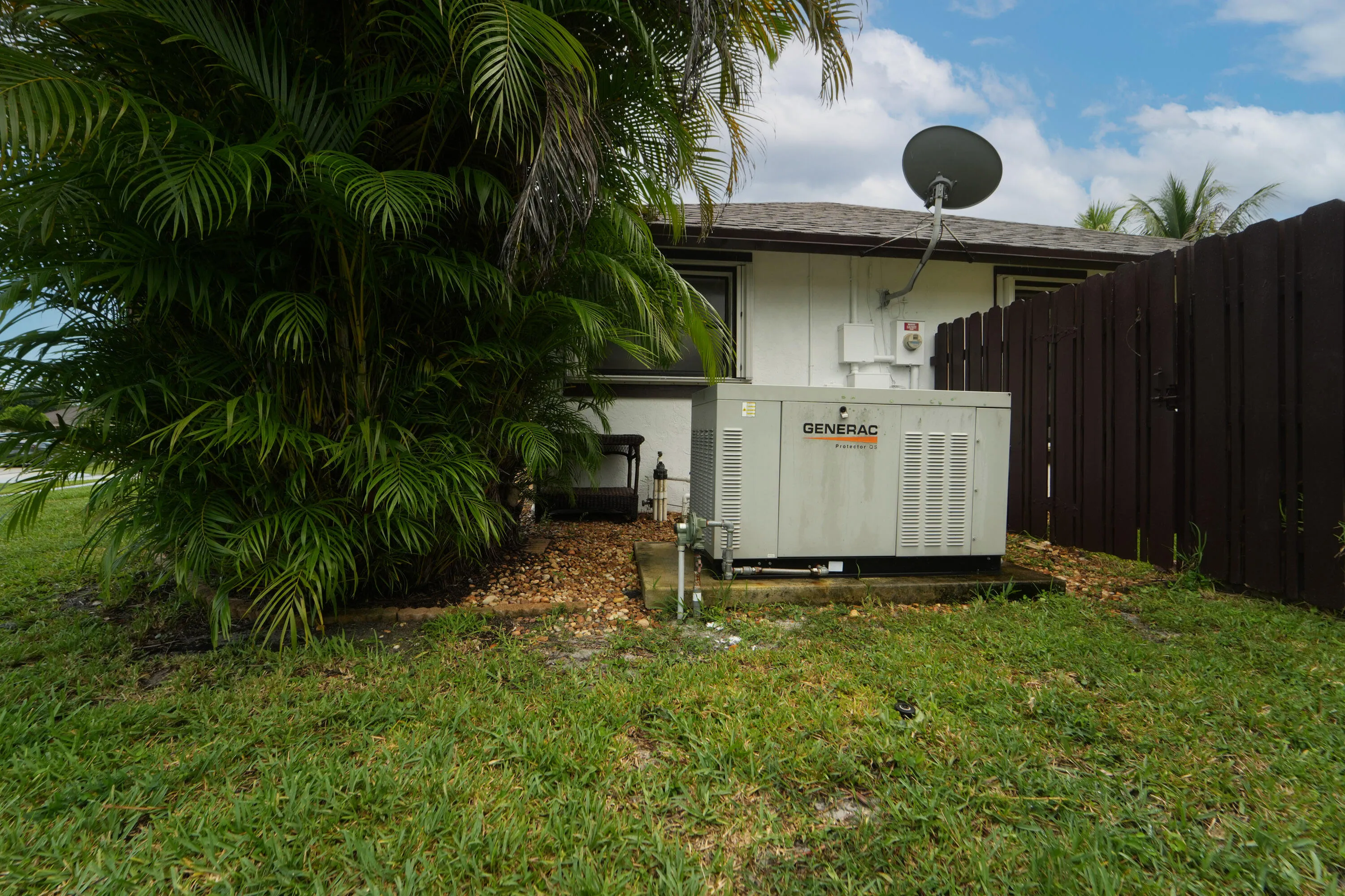 301 Knotty wood-26