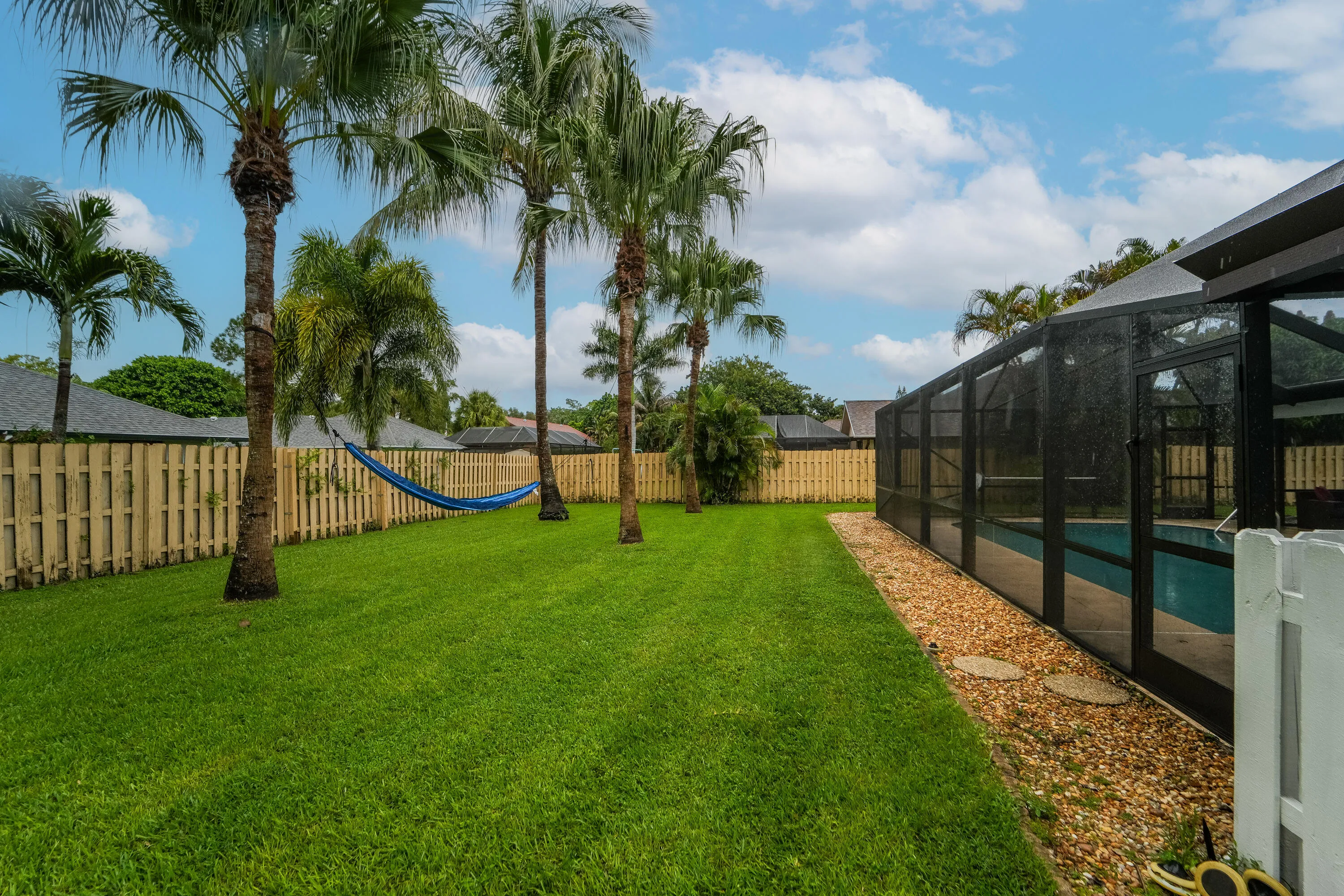 301 Knotty wood-13