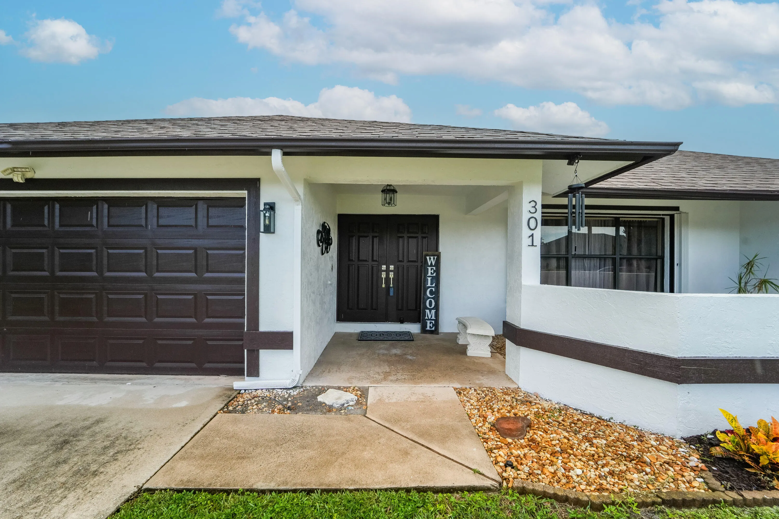 301 Knotty wood-24