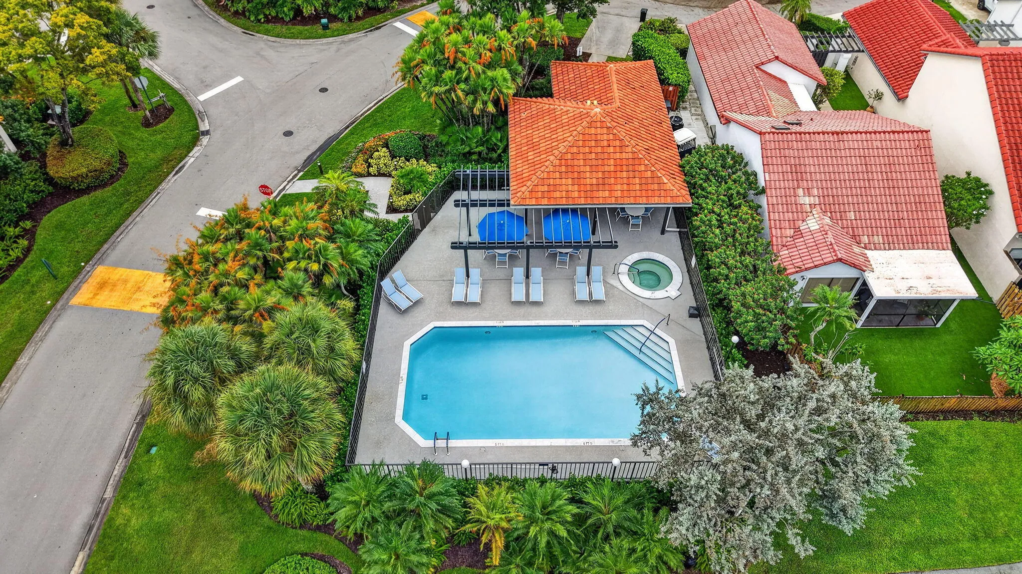 HEATED COMMUNITY POOL & SPA