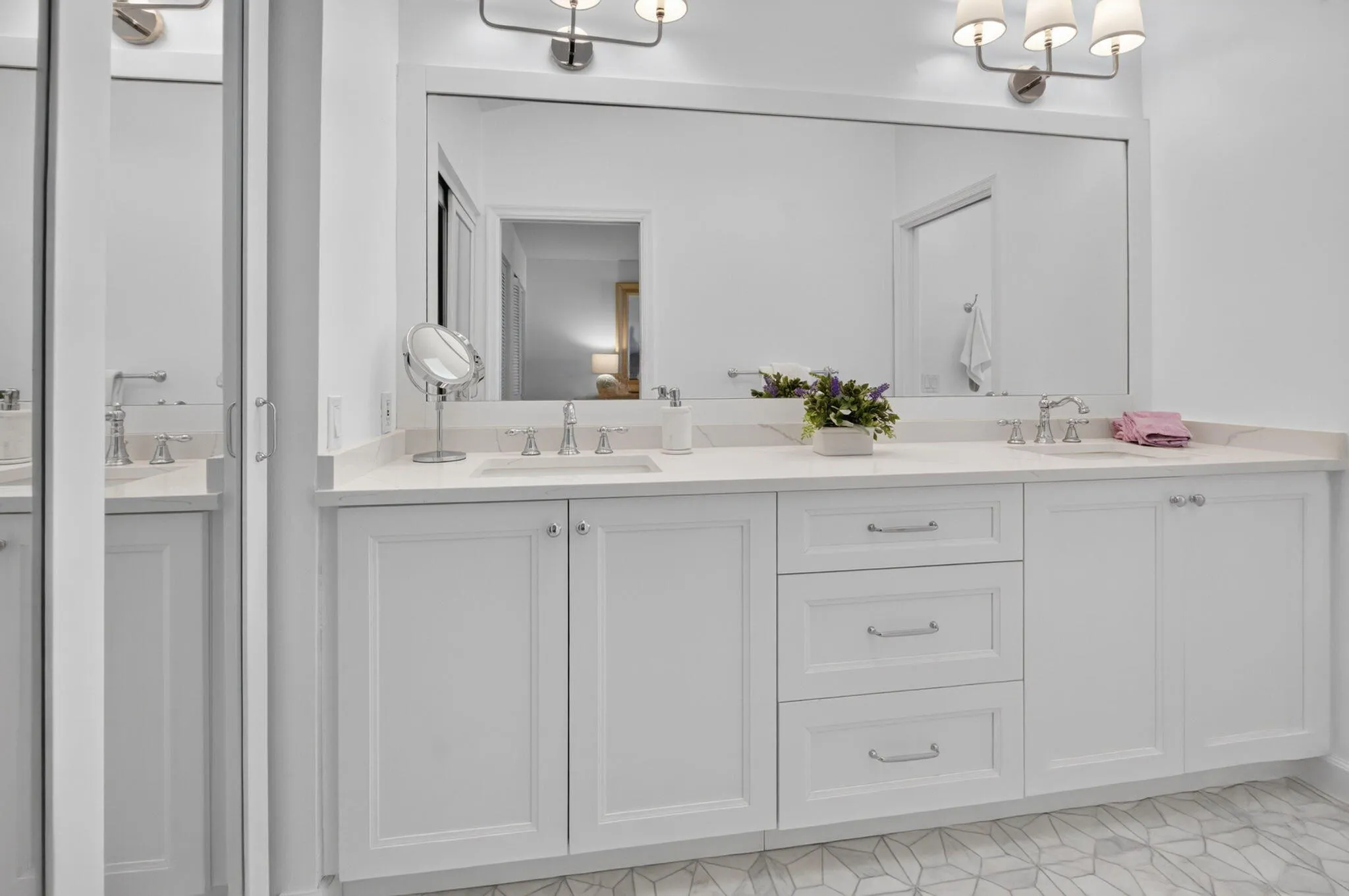 BEAUTIFUL UPDATED PRIMARY BATH