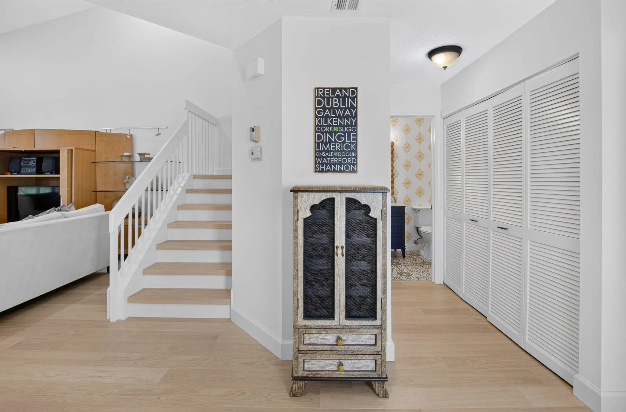 FORMAL ENTRY HALL