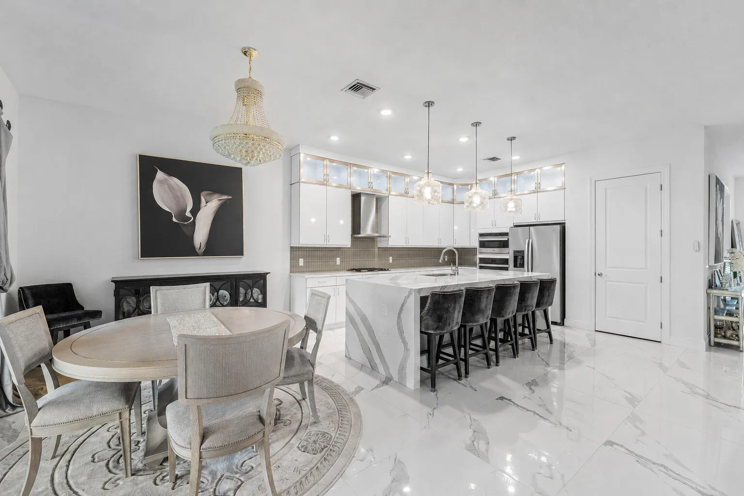 #14 Beautiful kitchen with a large wate
