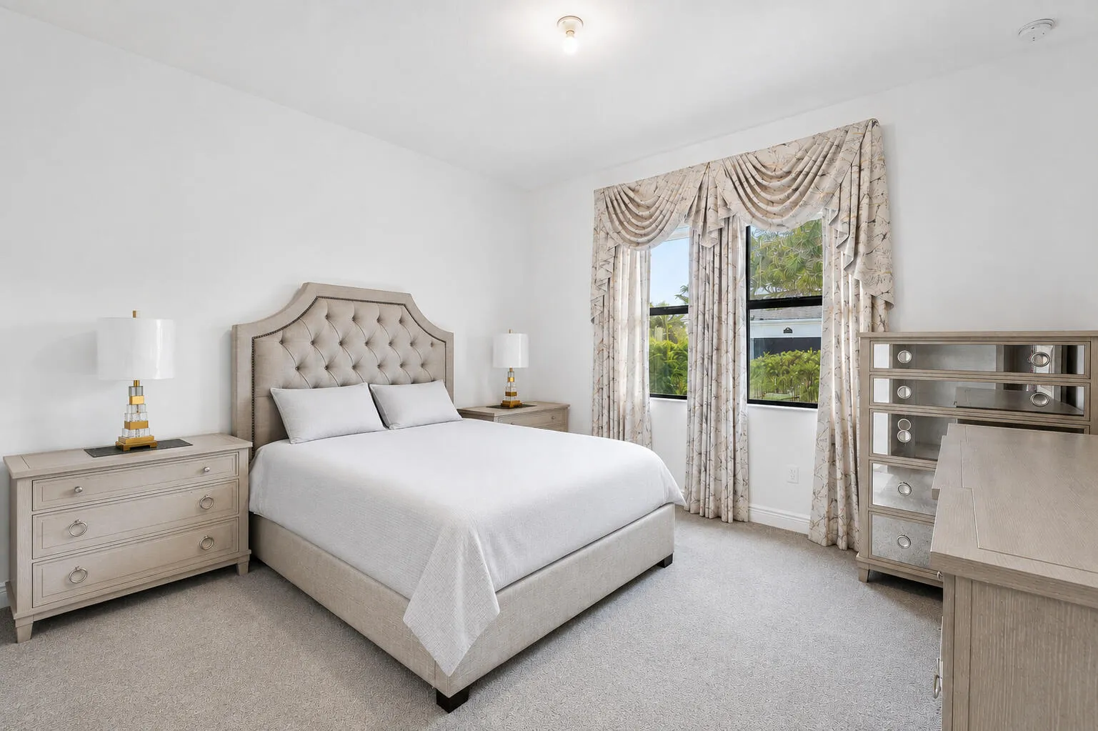 #24– Guest Bedroom – Bright and spac