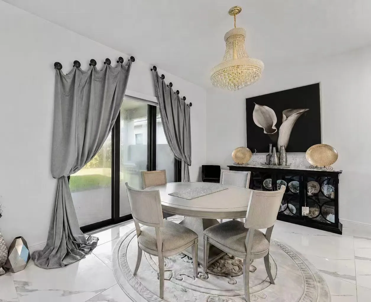 #13 Breakfast Area – Charming brea