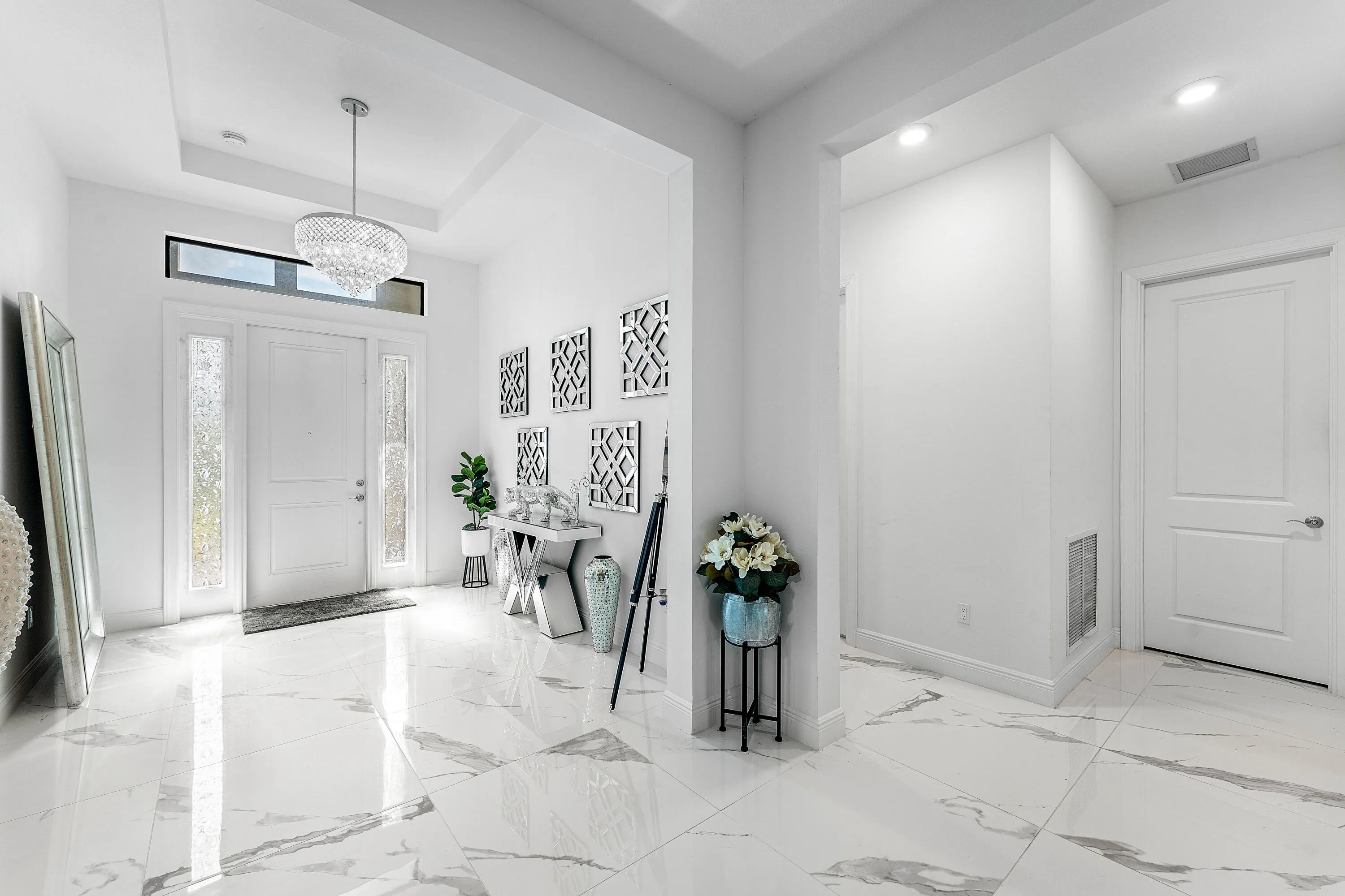 #5 Bright and welcoming foyer with e