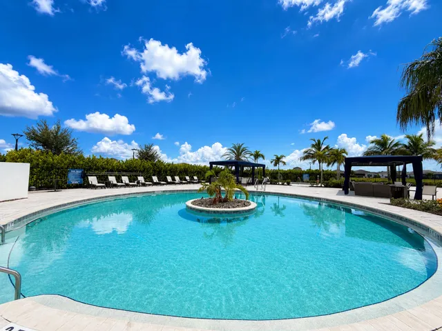 #32-Resort-Style Pool