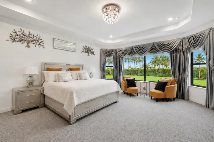 #19 Master Bedroom – Spacious and brig