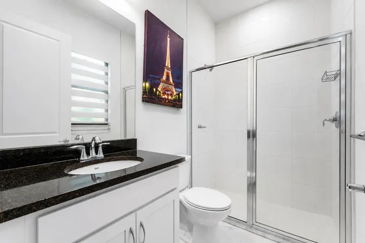 #23– Bathroom – Bright guest bathroo