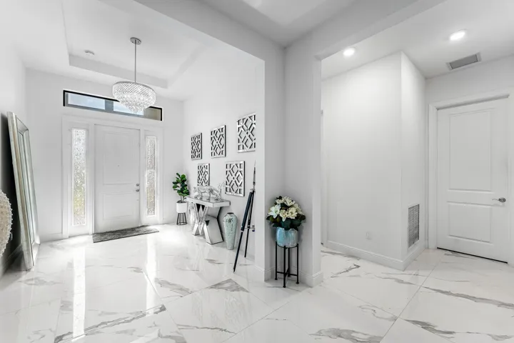 #5 Bright and welcoming foyer with e