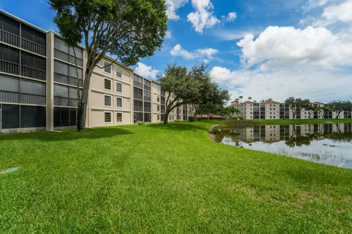 6093 Pointe Regal 209-5