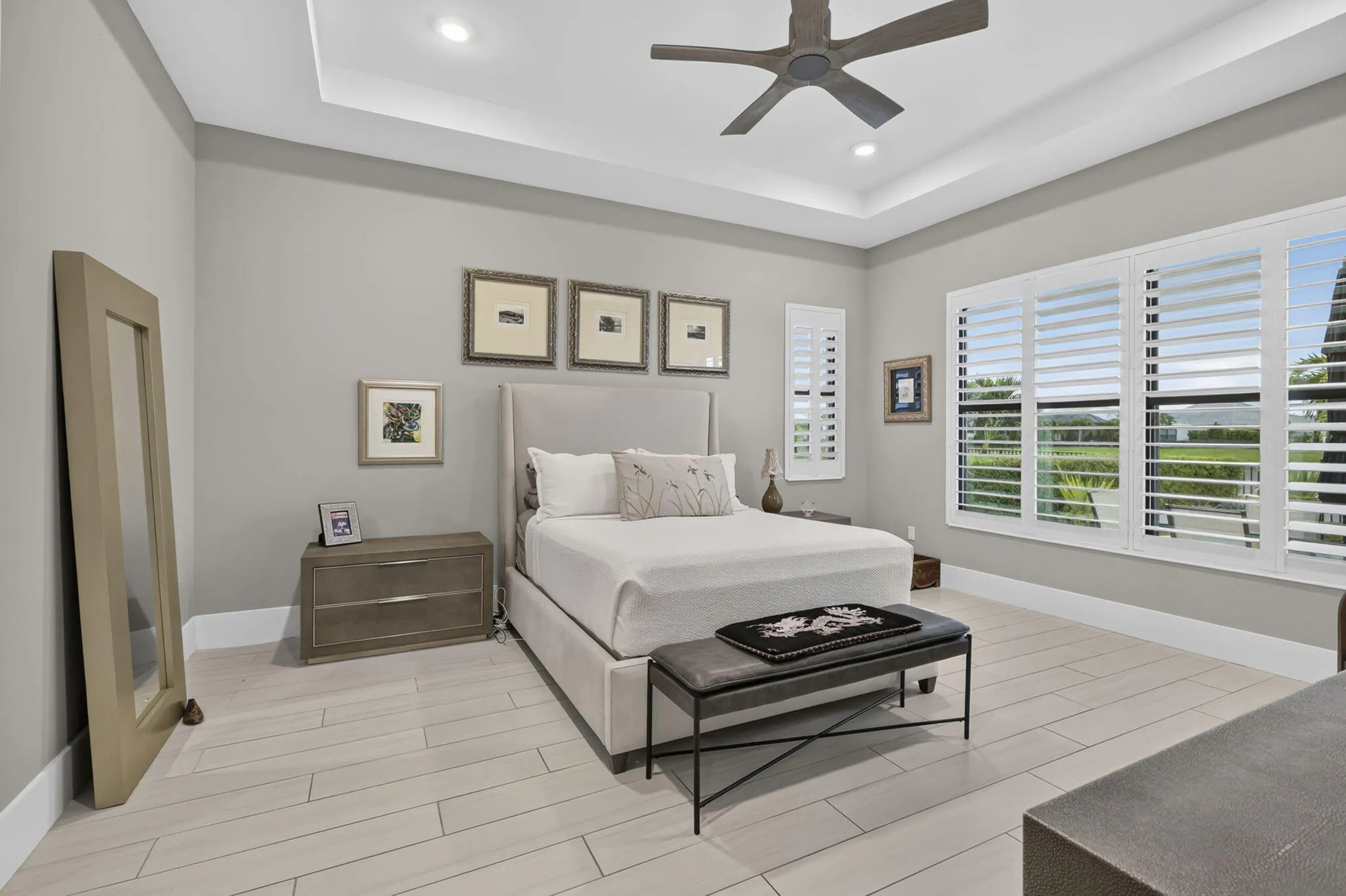 Coffered ceilings, tons of natural light, upgraded light fixtures,