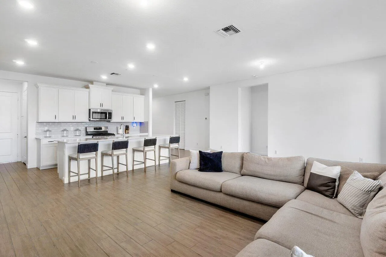 Living:Kitchen View