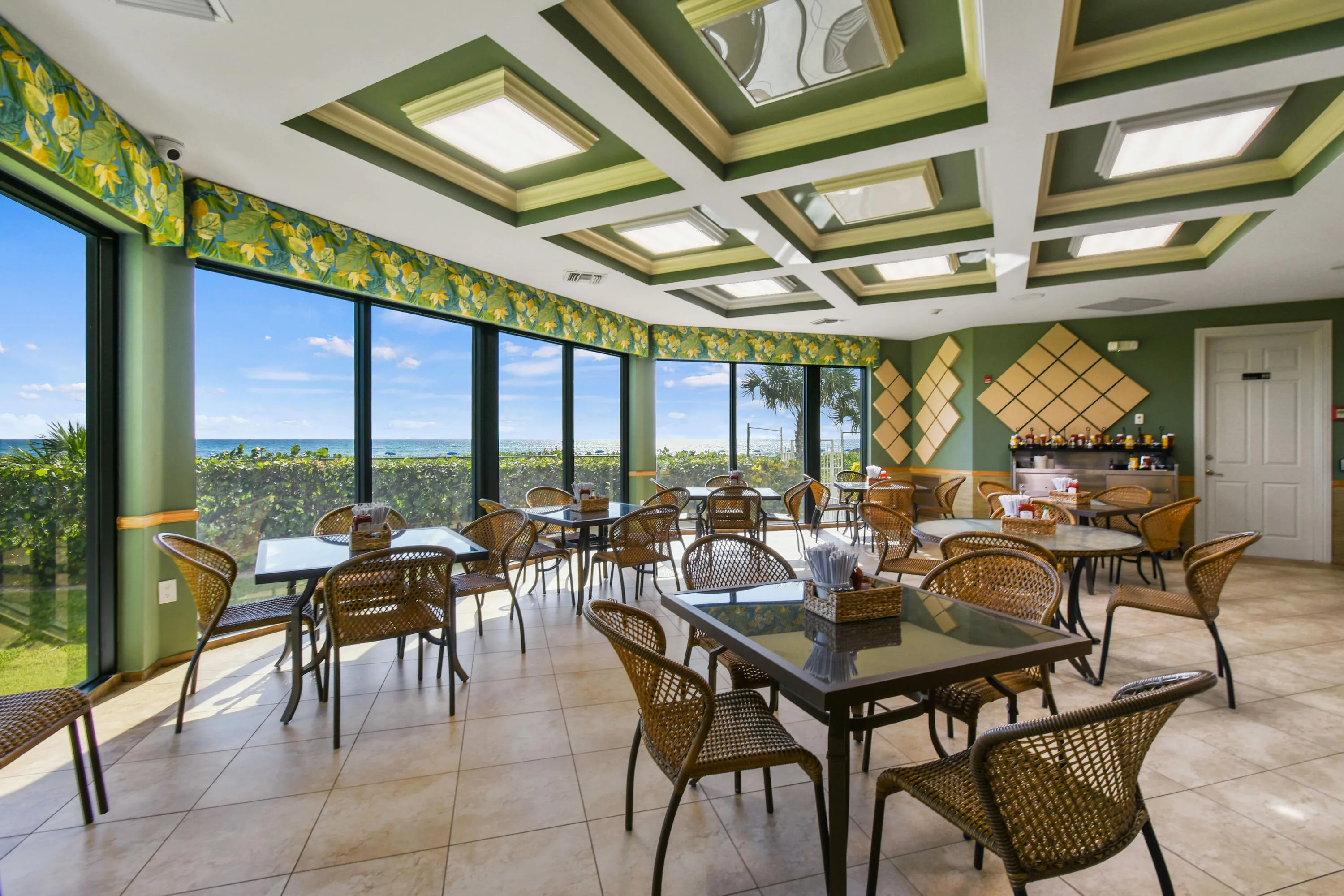 Residents Poolside Cafe