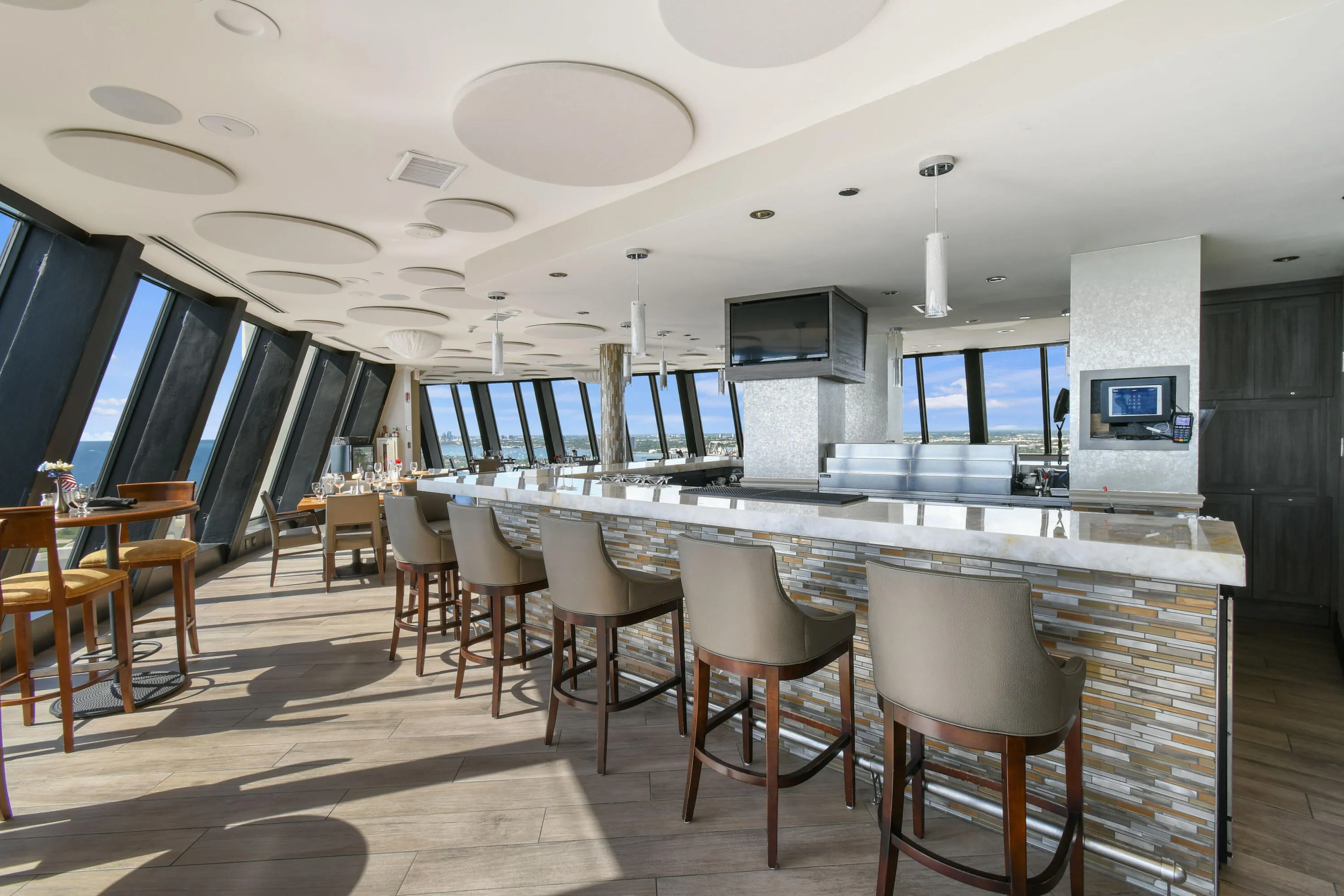 Residents Private Lounge and Restaurant