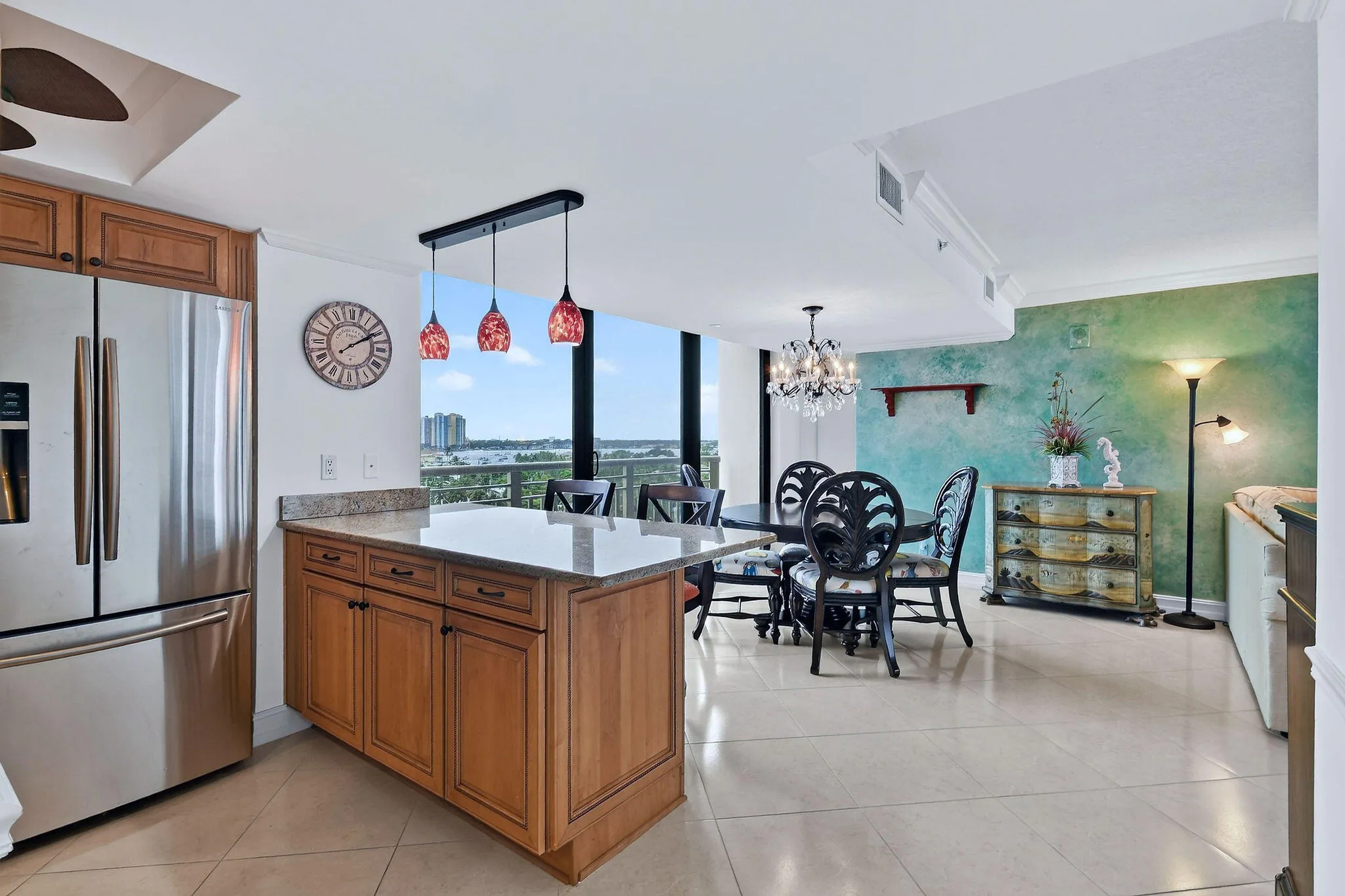 Kitchen with snack counter