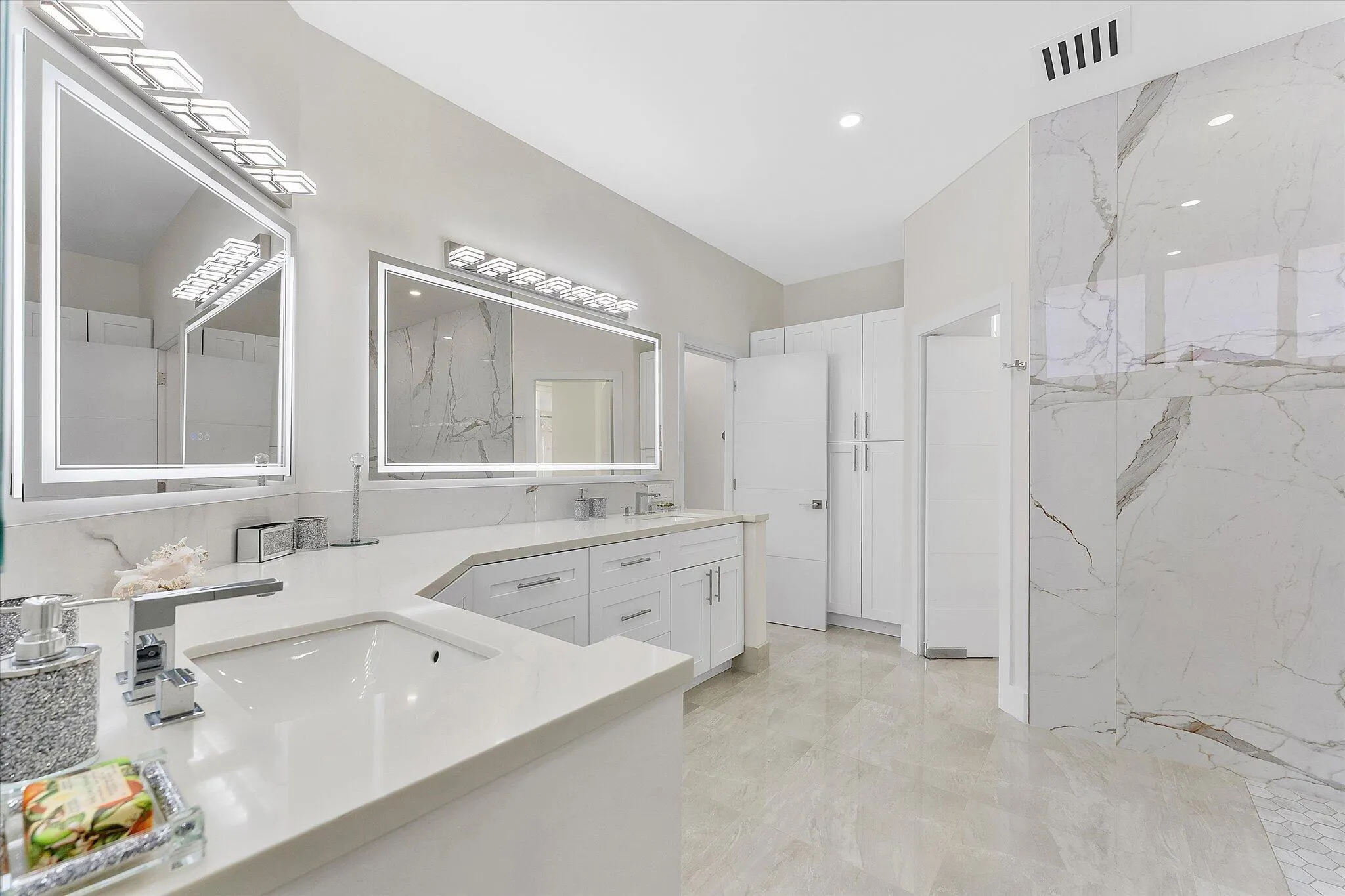 42-18 Nurmi Drive_042