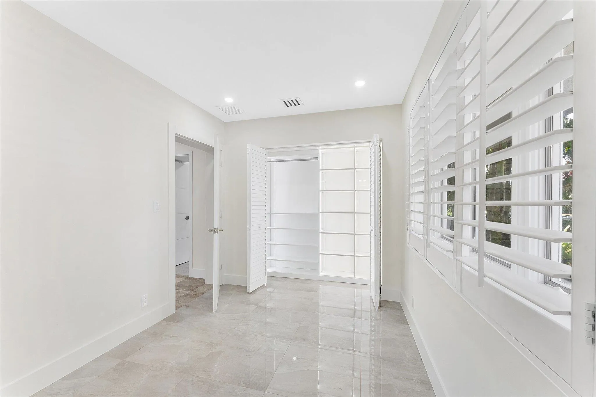 51-18 Nurmi Drive_051