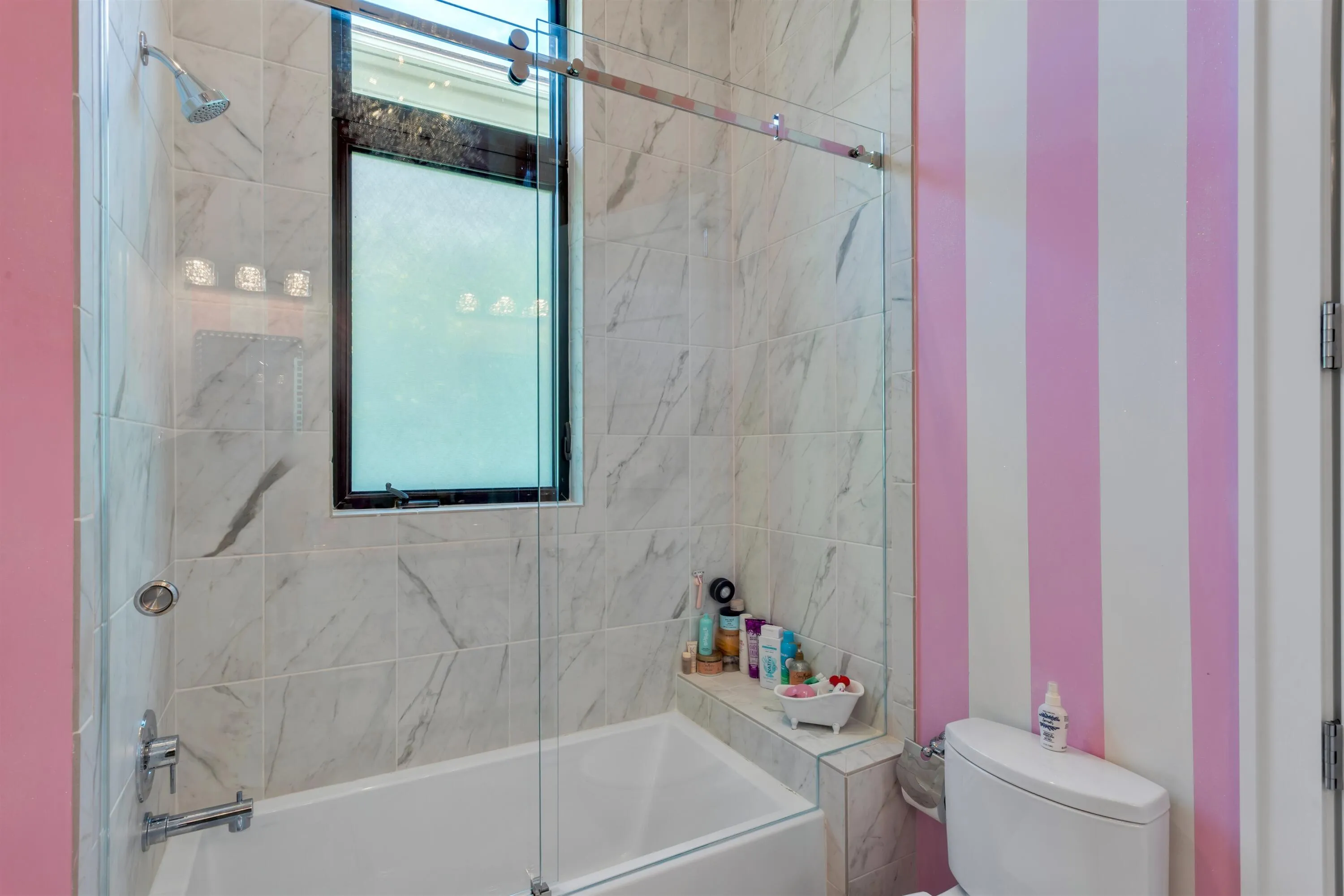 BATHROOM_1_ANGLE