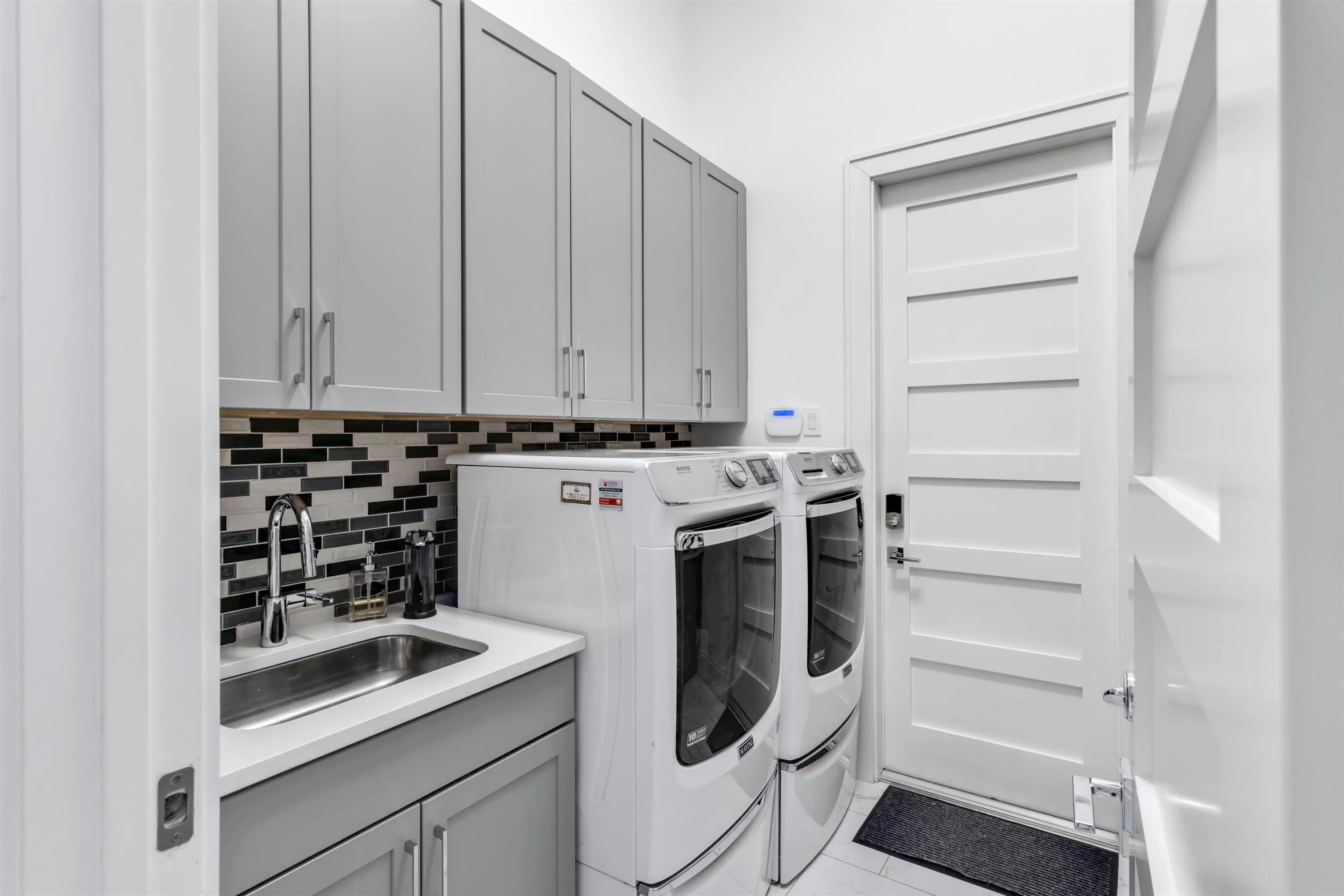 LAUNDRY_ROOM