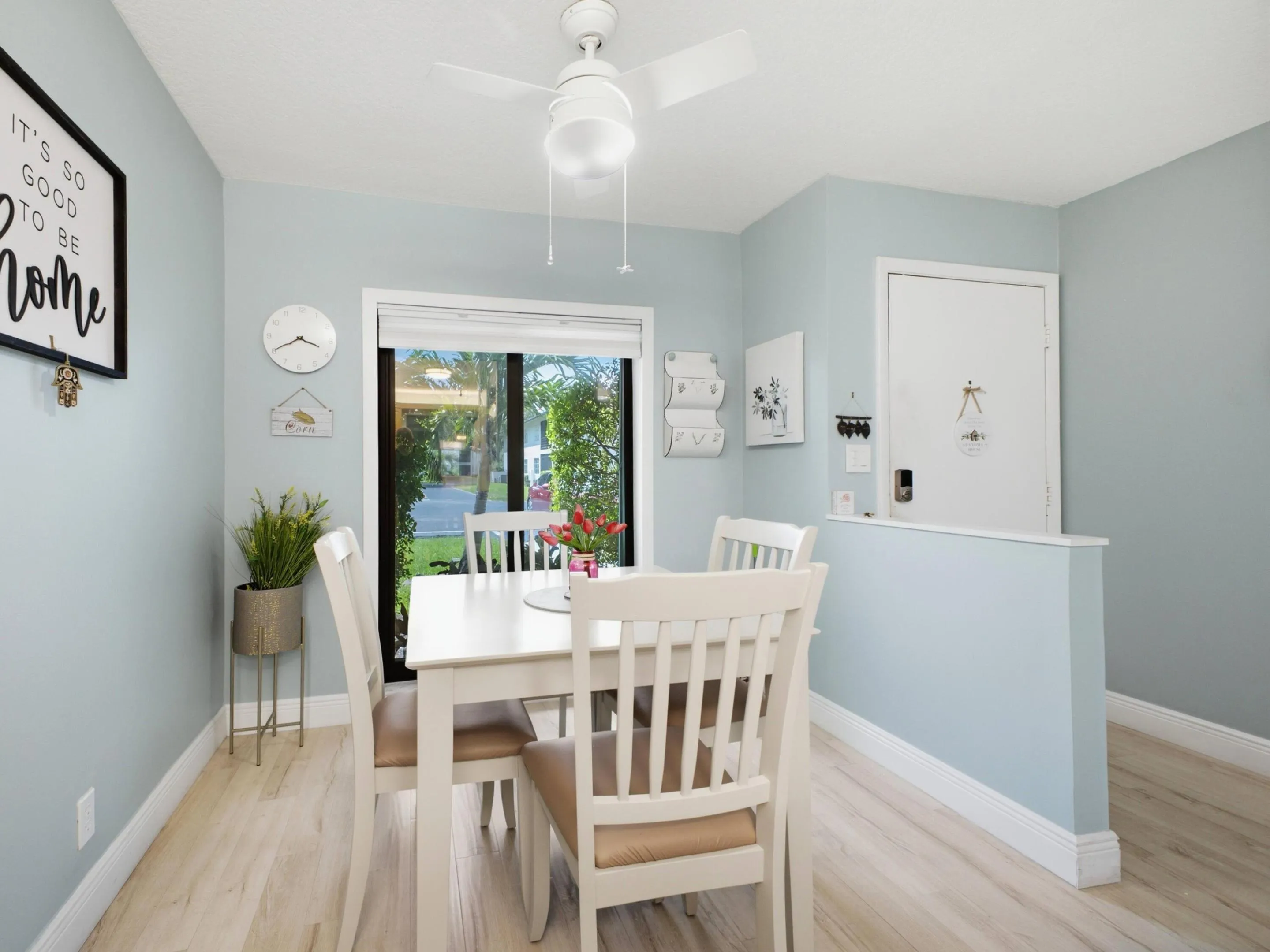 Breakfast Foyer