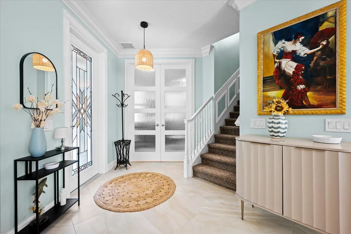Bright and Welcoming Entry