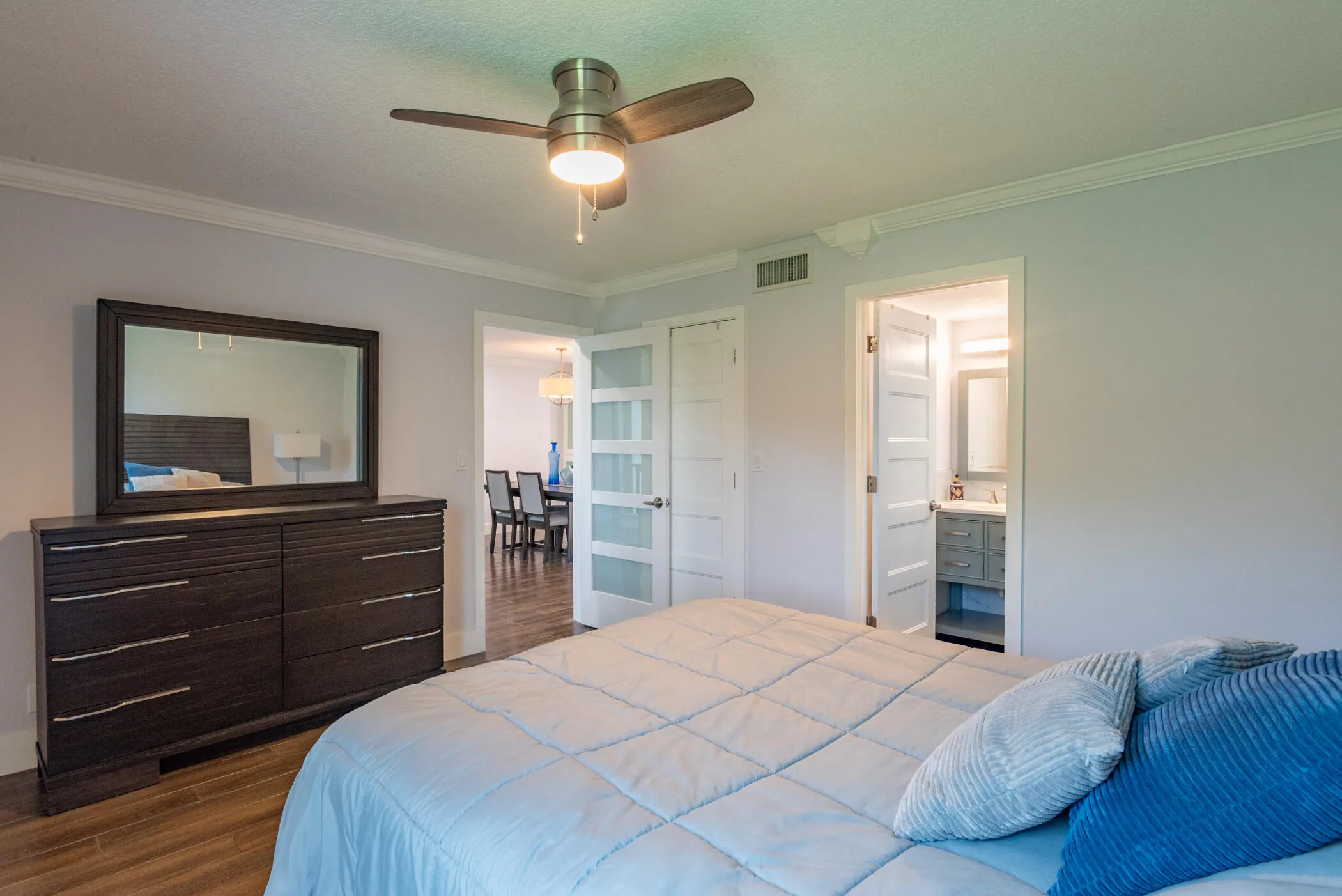 © Clark- 2500 Presidential Way 304-022
