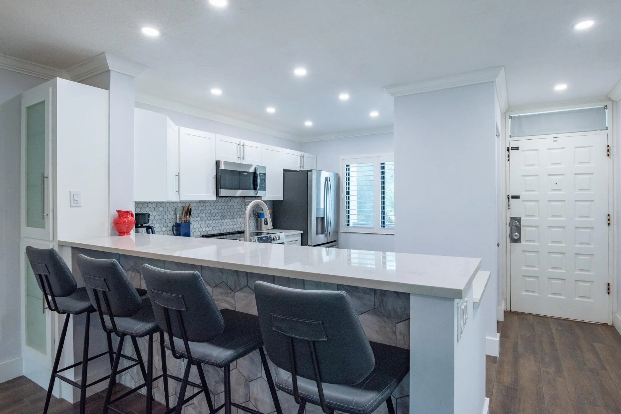 © Clark- 2500 Presidential Way 304-010