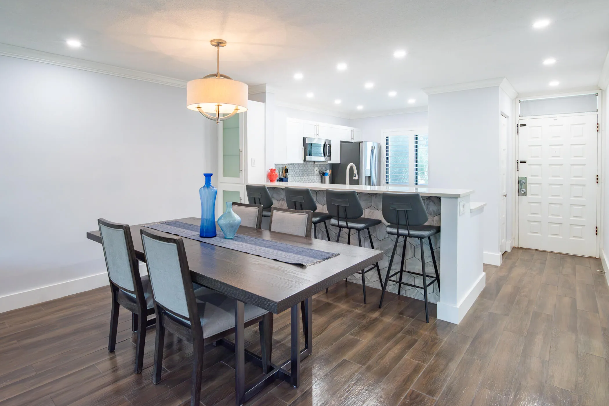 © Clark- 2500 Presidential Way 304-005