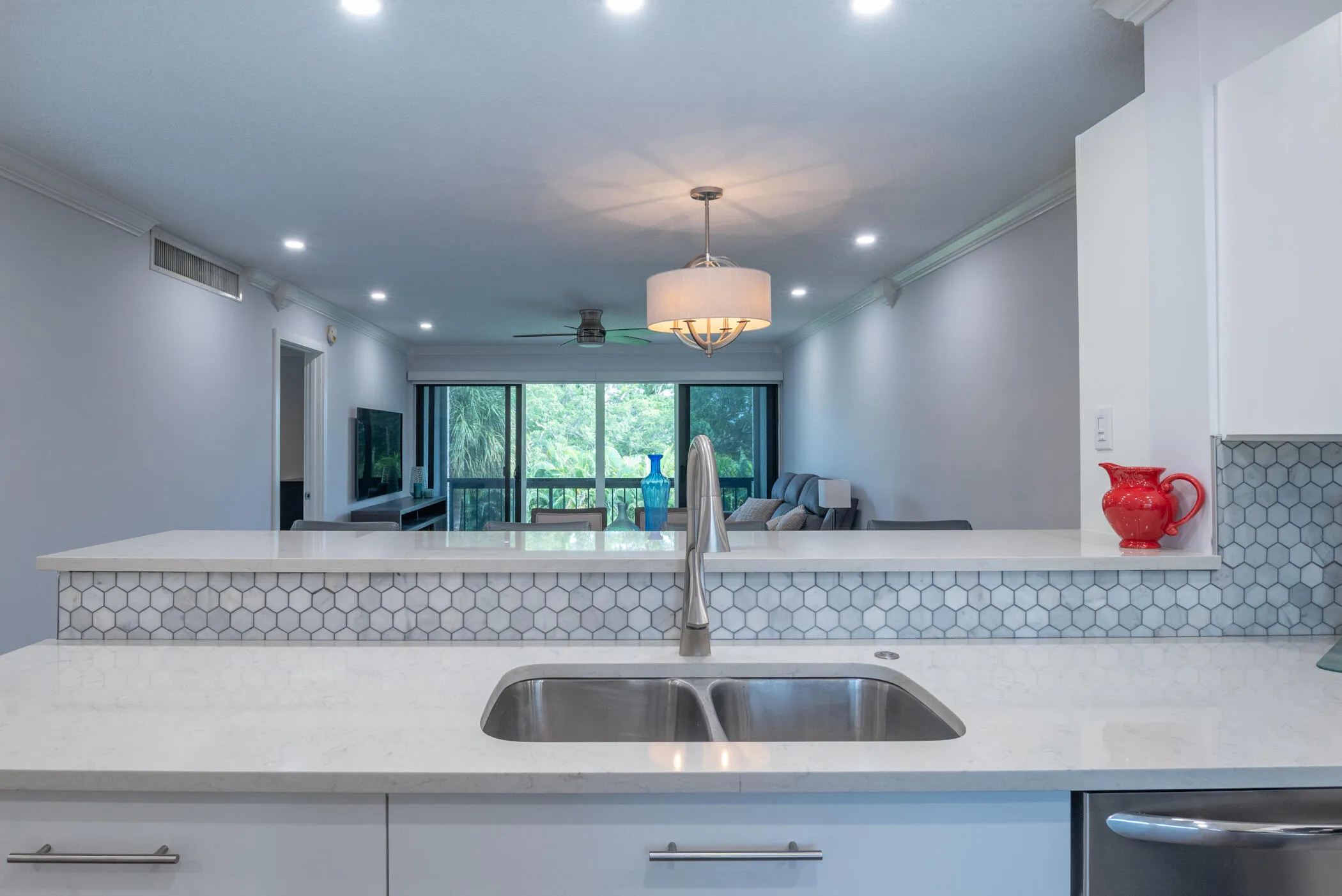 © Clark- 2500 Presidential Way 304-011
