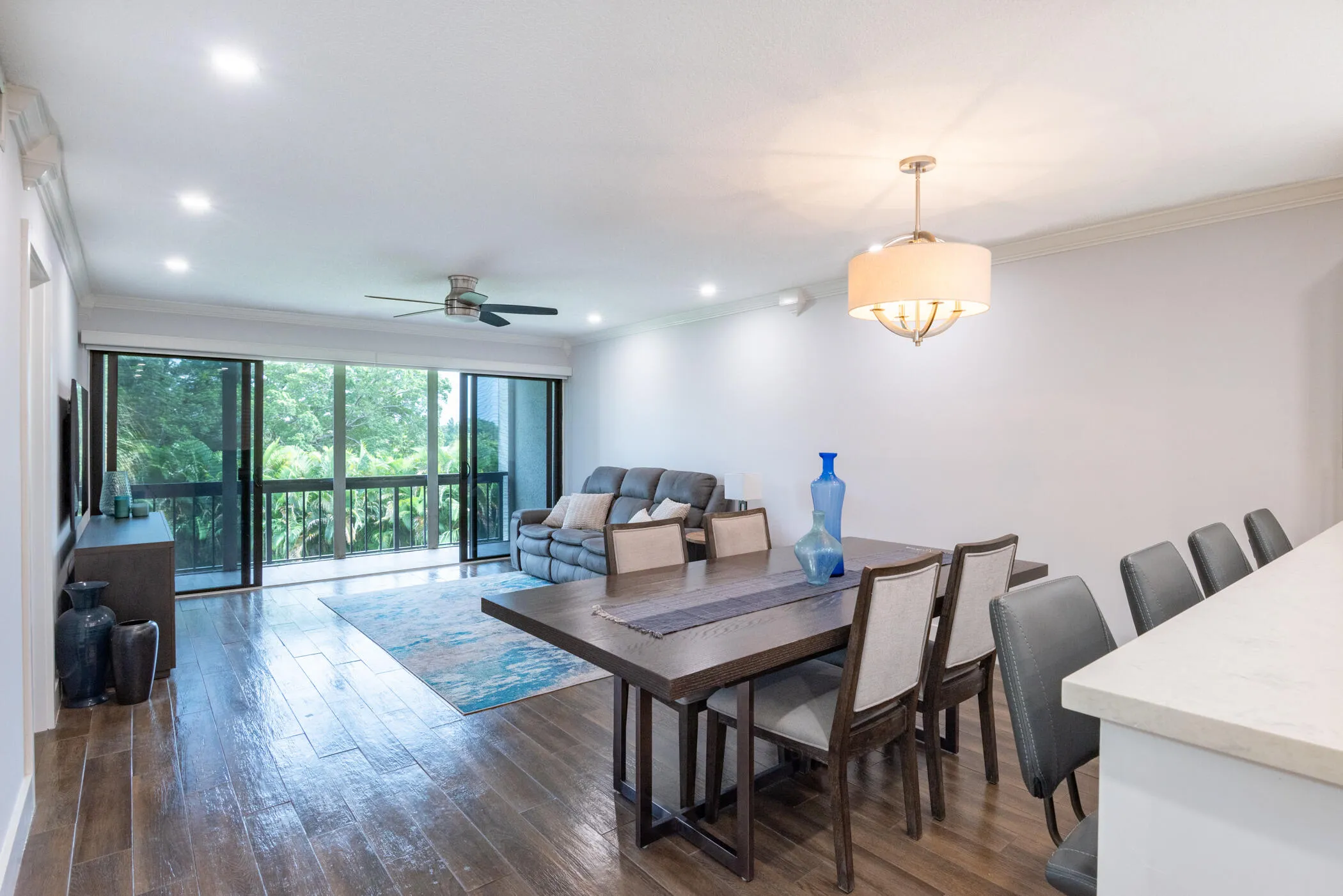 © Clark- 2500 Presidential Way 304-002