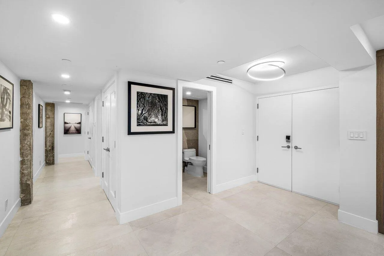Foyer / Entry