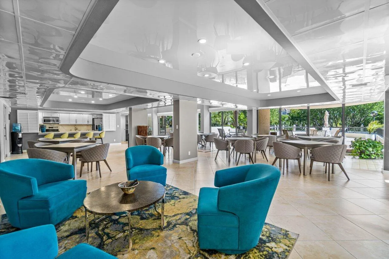 Clubhouse Social Lounge