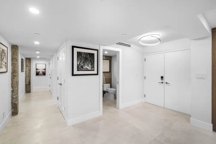 Foyer / Entry