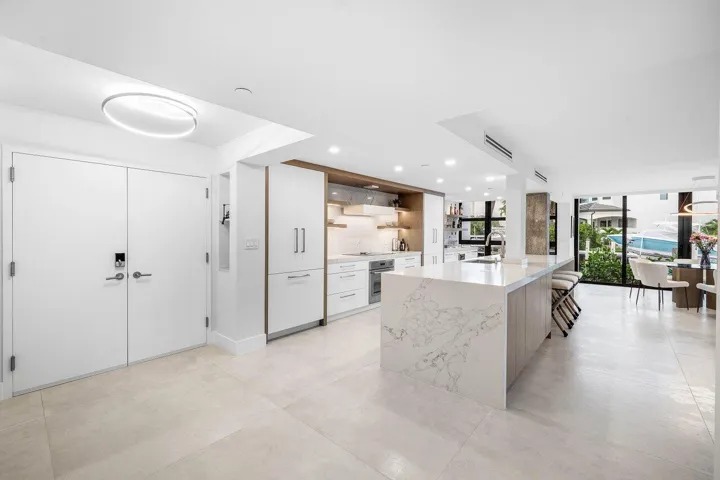 Kitchen / Open Floor Plan