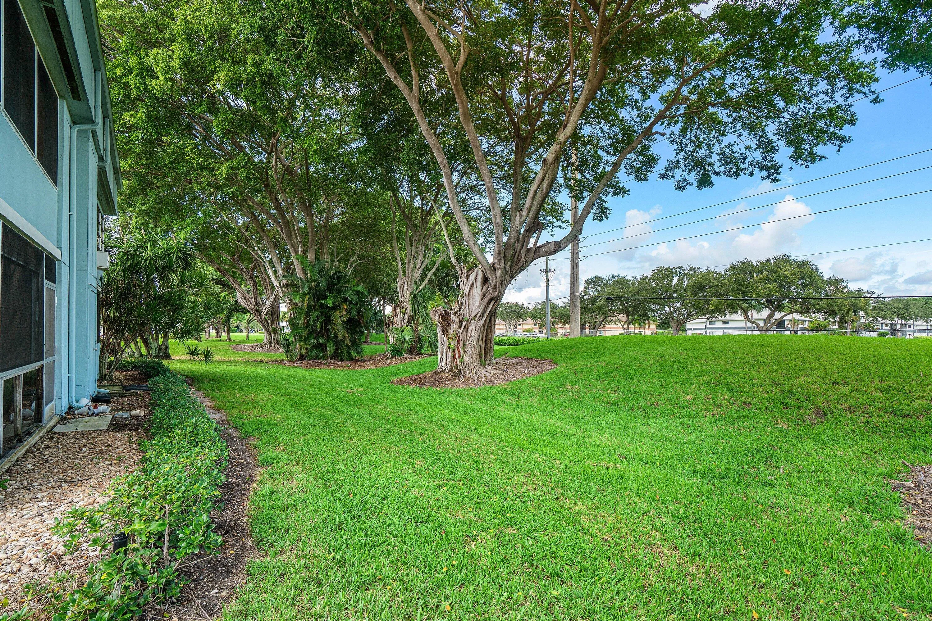 027-434NormandyJ-DelrayBeach-FL-33484-SM