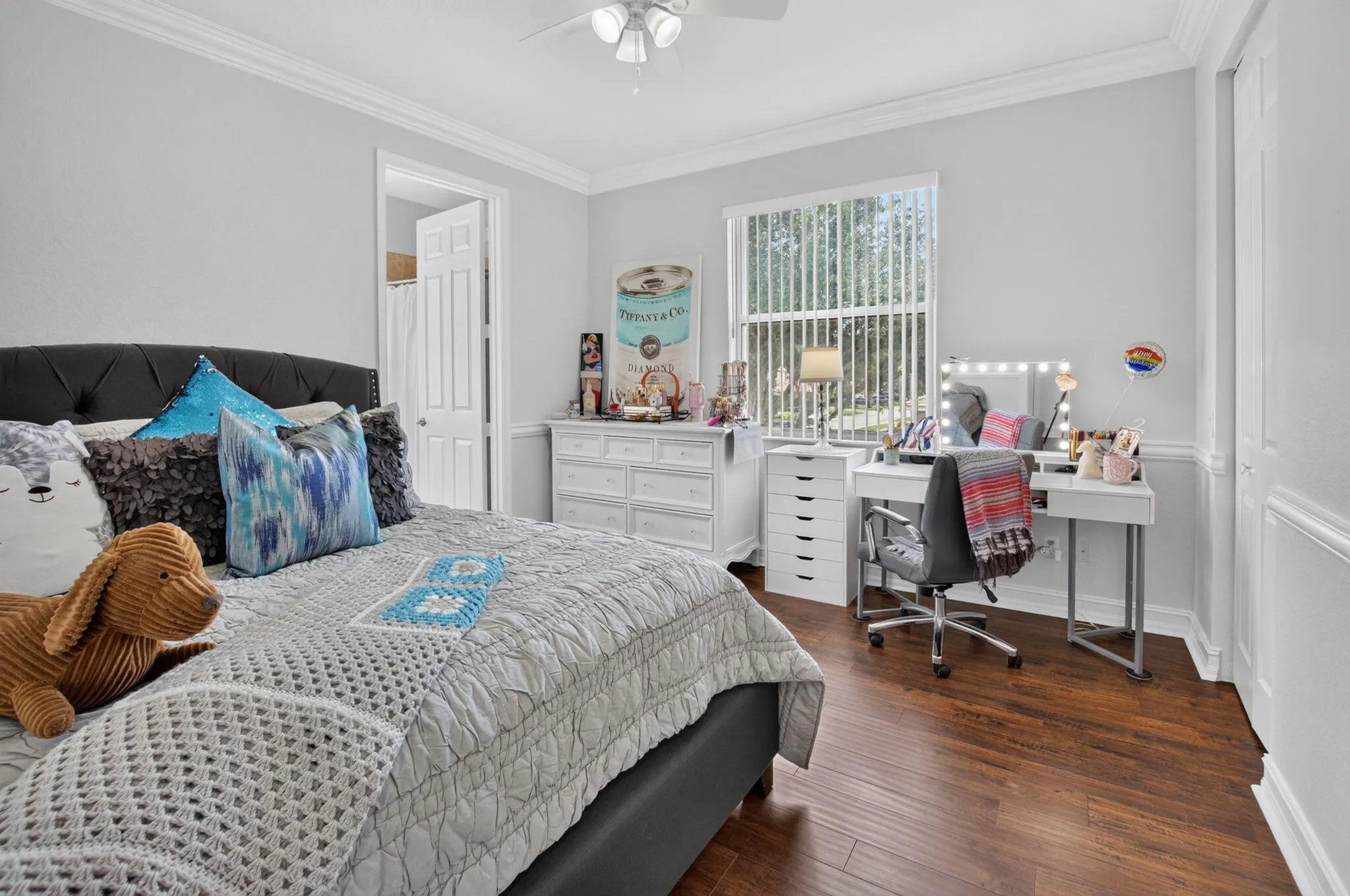 Bedroom | Window Light & Vanity Desk Space