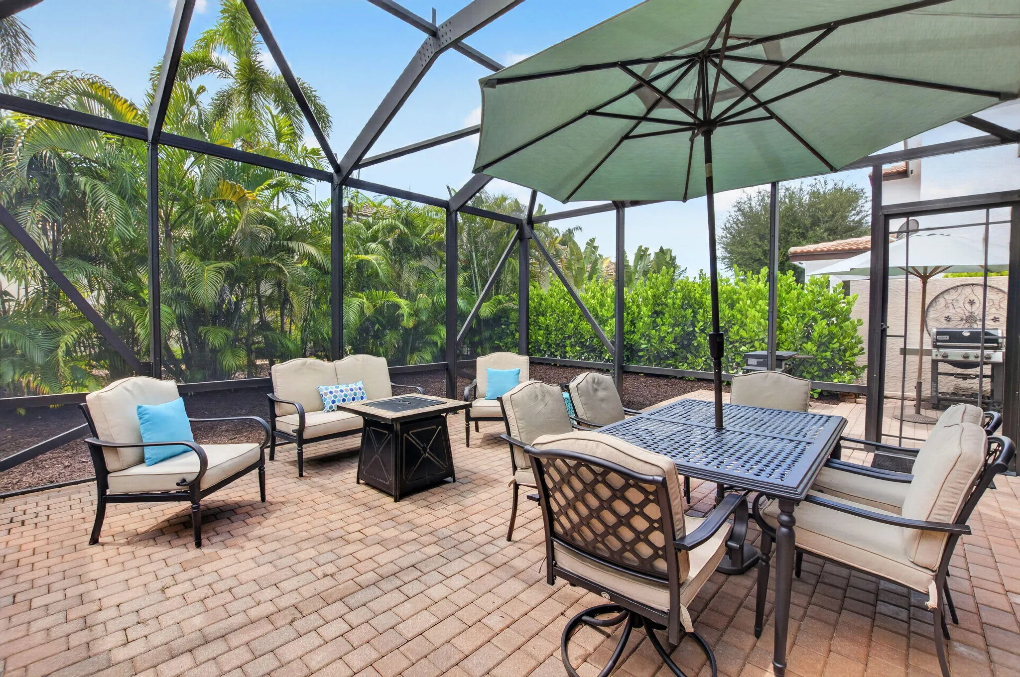 Screened Patio | Fire Pit & Lounge Seating