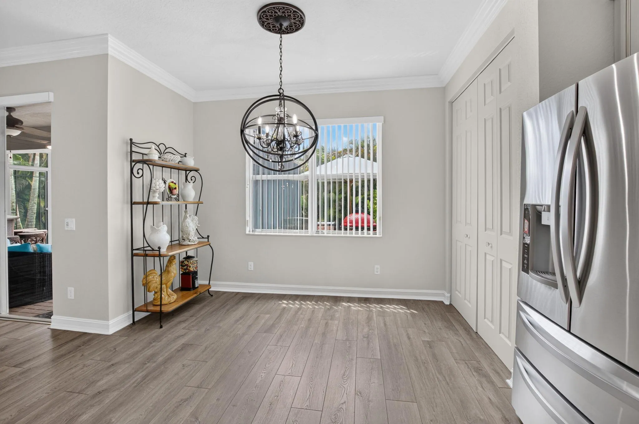 Eat-In Breakfast Nook Off the Kitchen