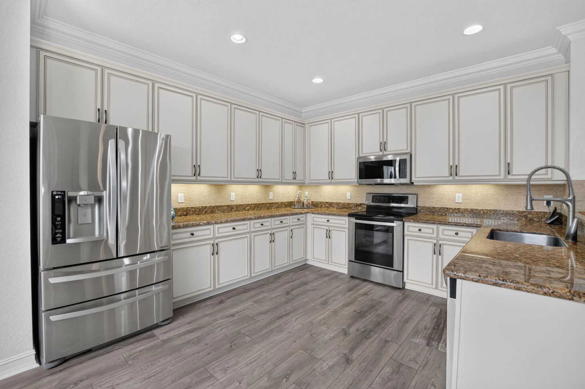 Kitchen | Stainless Appliances & Granite Counters